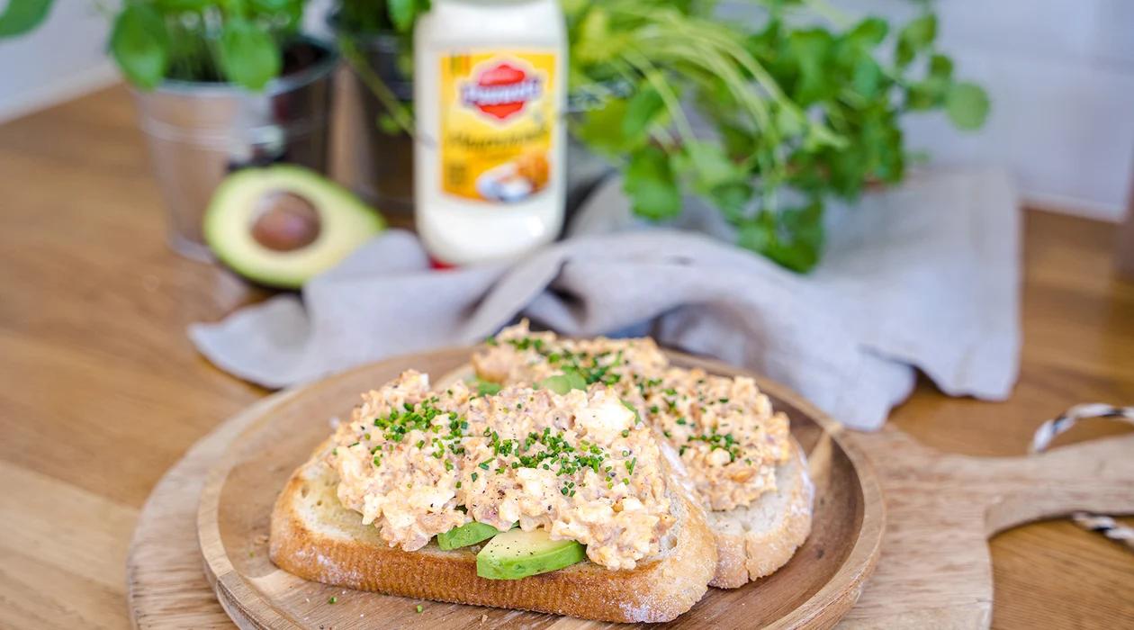 Toast spek-en eisalade met Pauwels Mayonaise