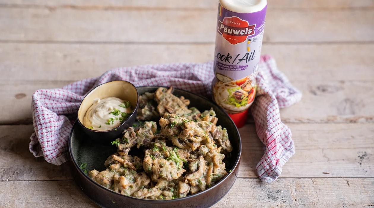 Beignets van champignons met looksaus